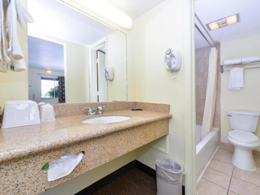 Days Inn By Wyndham Albuquerque Northeast Екстериор снимка